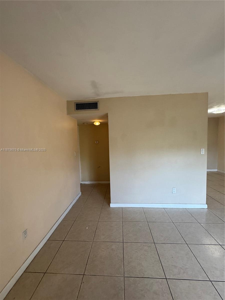 10353 N Kendall Dr Bb2 Property Photo 11
