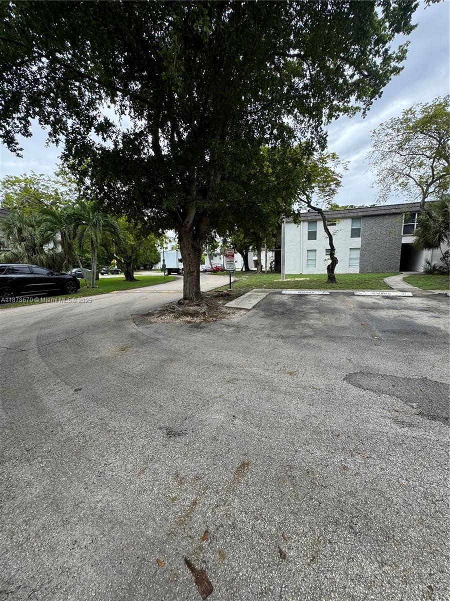 10353 N Kendall Dr Bb2 Property Photo 18