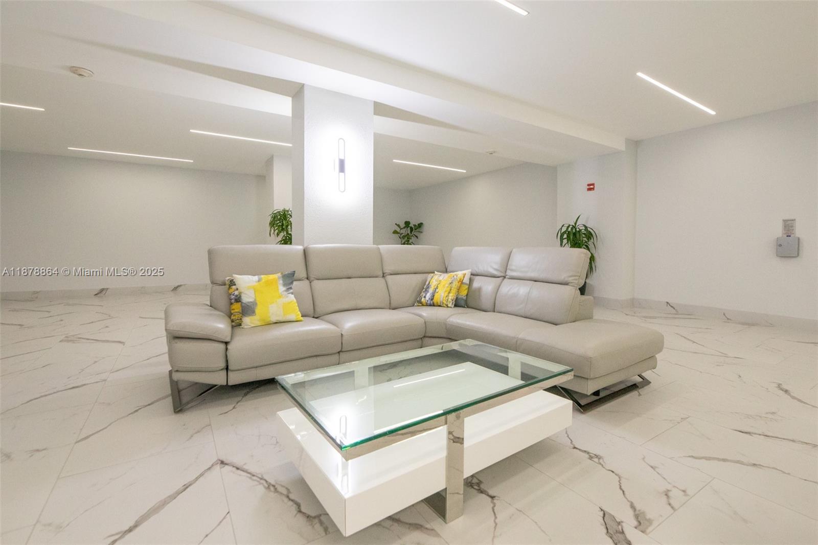 A11878864 Property Photo 38
