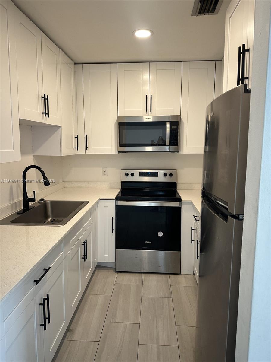 1490 W 42nd Pl 301 Property Photo 1