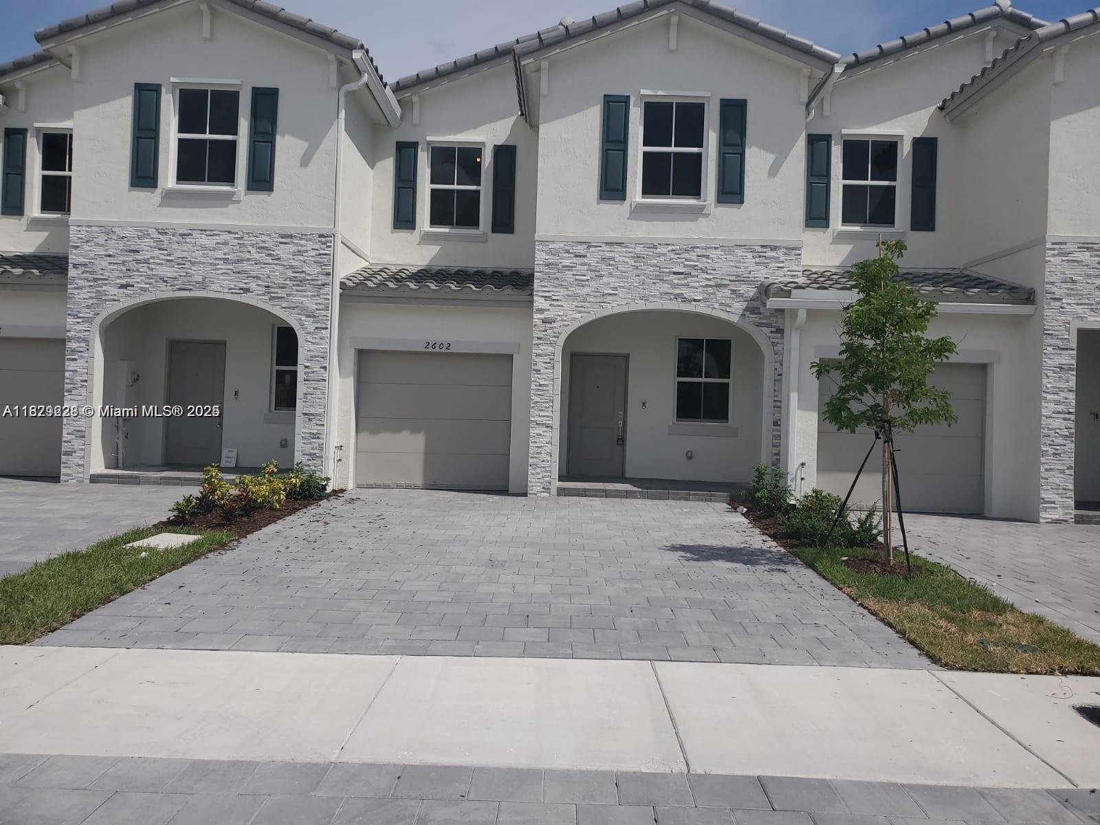 2602 Se 11th St 2602 Property Photo 1