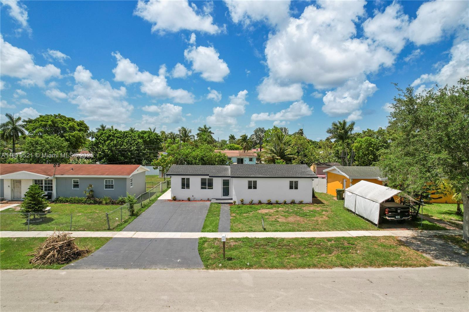 651 Nw 9th St Property Photo 3