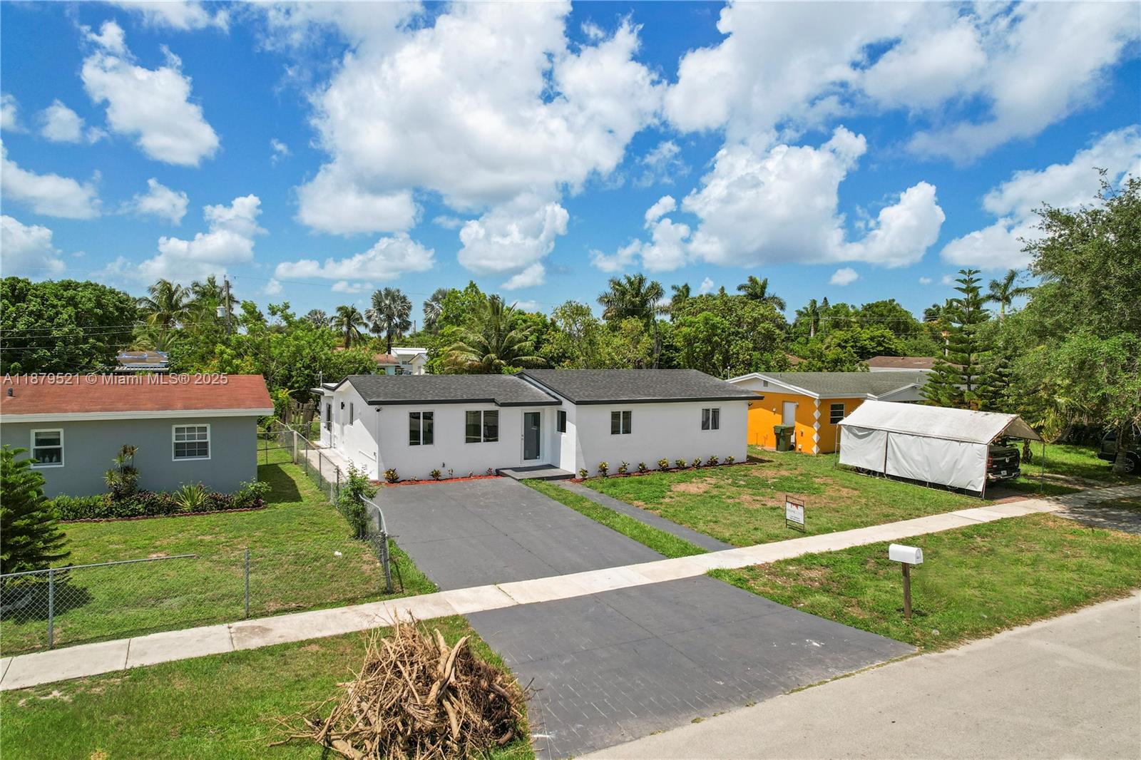 651 Nw 9th St Property Photo 4