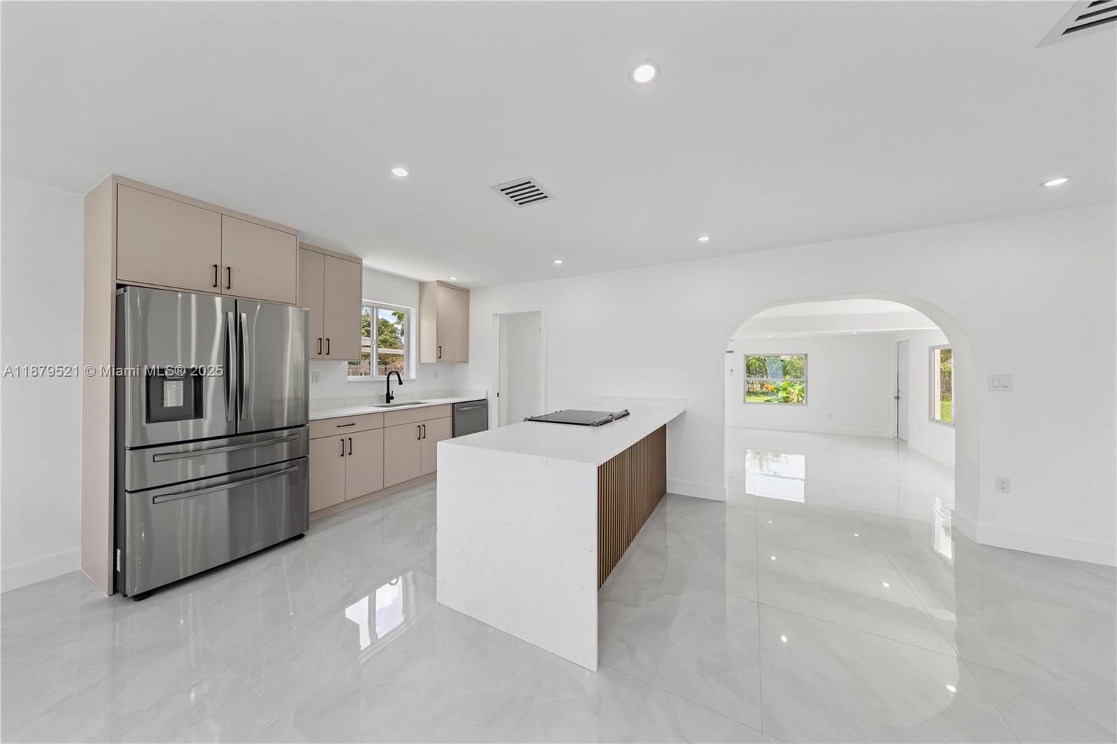 651 Nw 9th St Property Photo 5