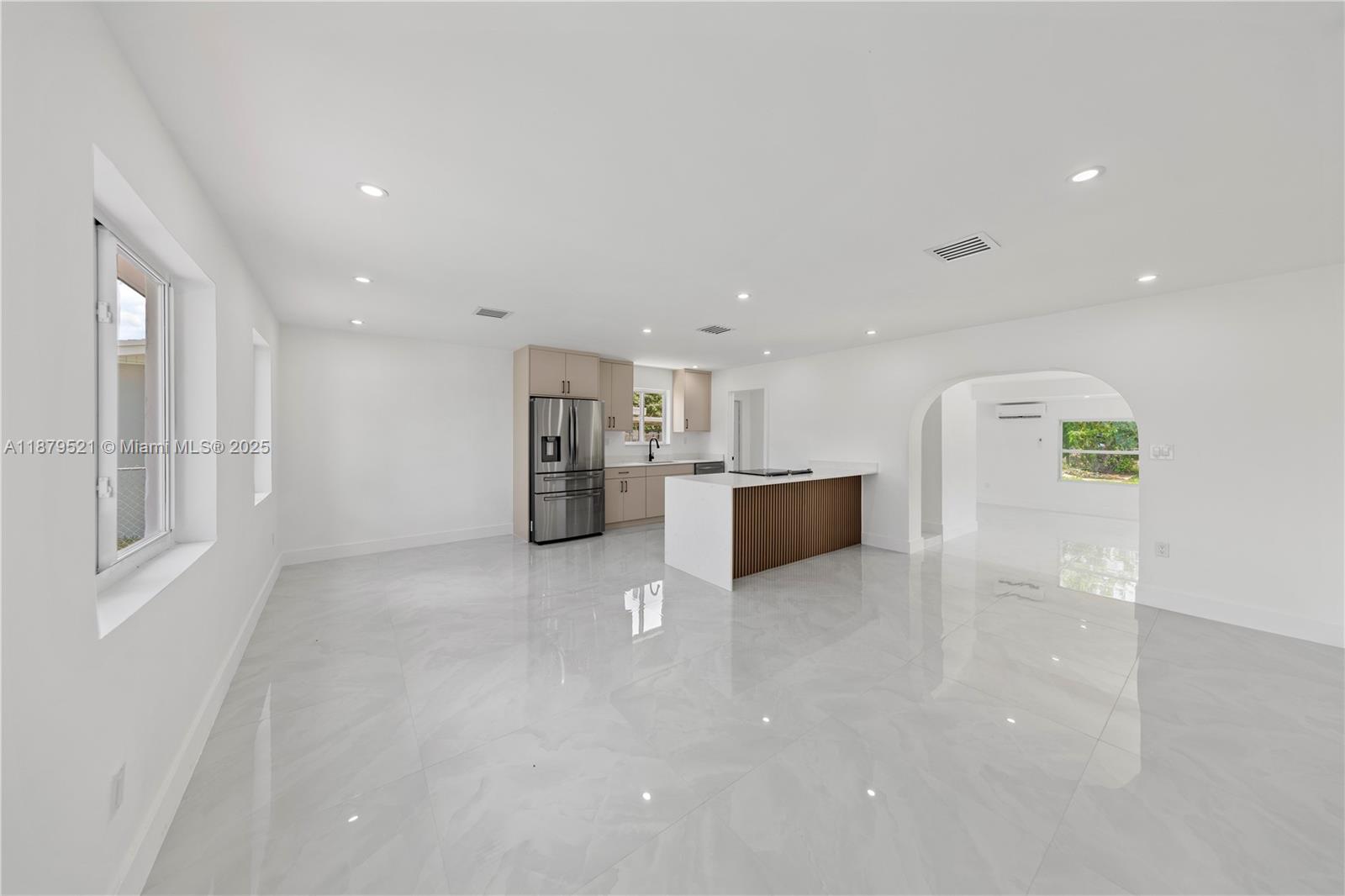 651 Nw 9th St Property Photo 6