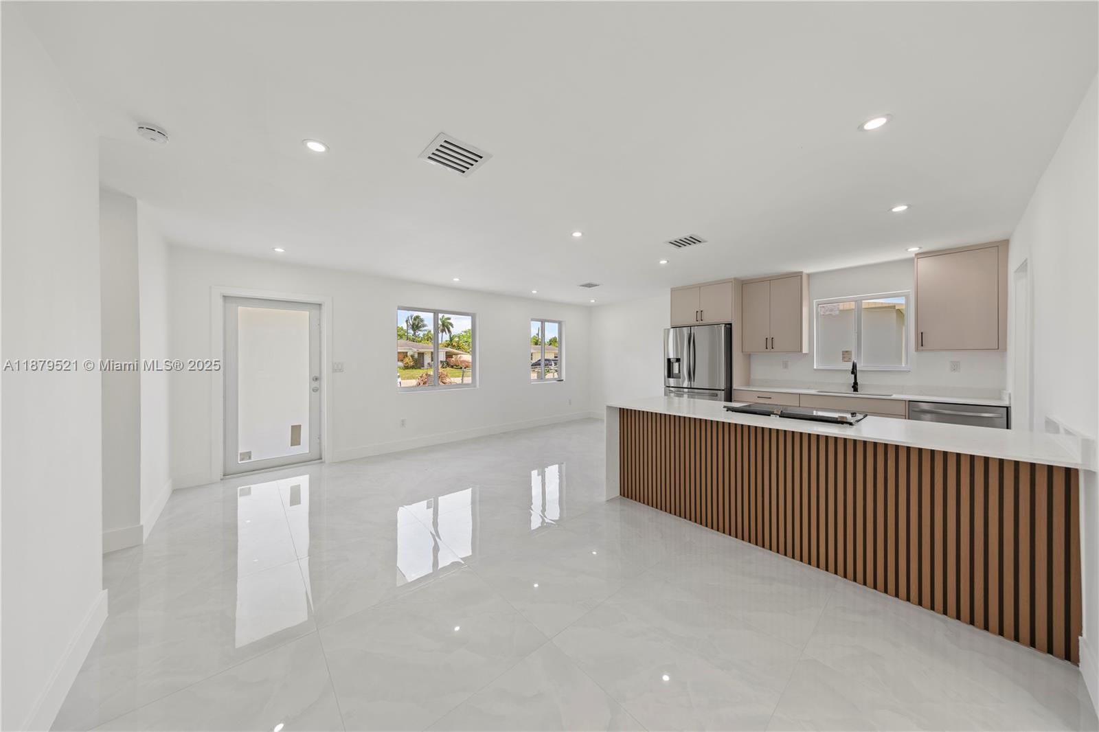 651 Nw 9th St Property Photo 7