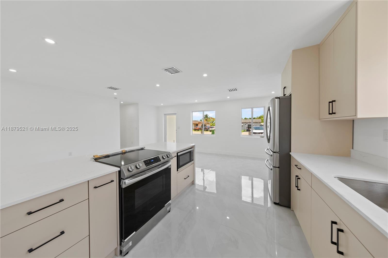 651 Nw 9th St Property Photo 9