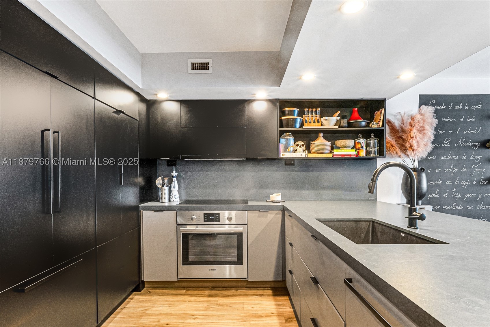 5600 Collins Ave 12e Property Photo 9