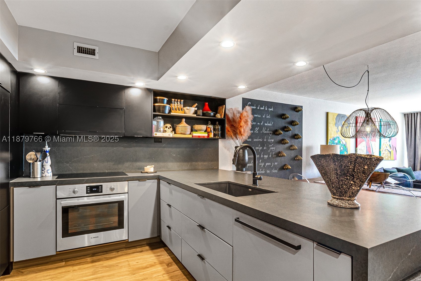 5600 Collins Ave 12e Property Photo 10