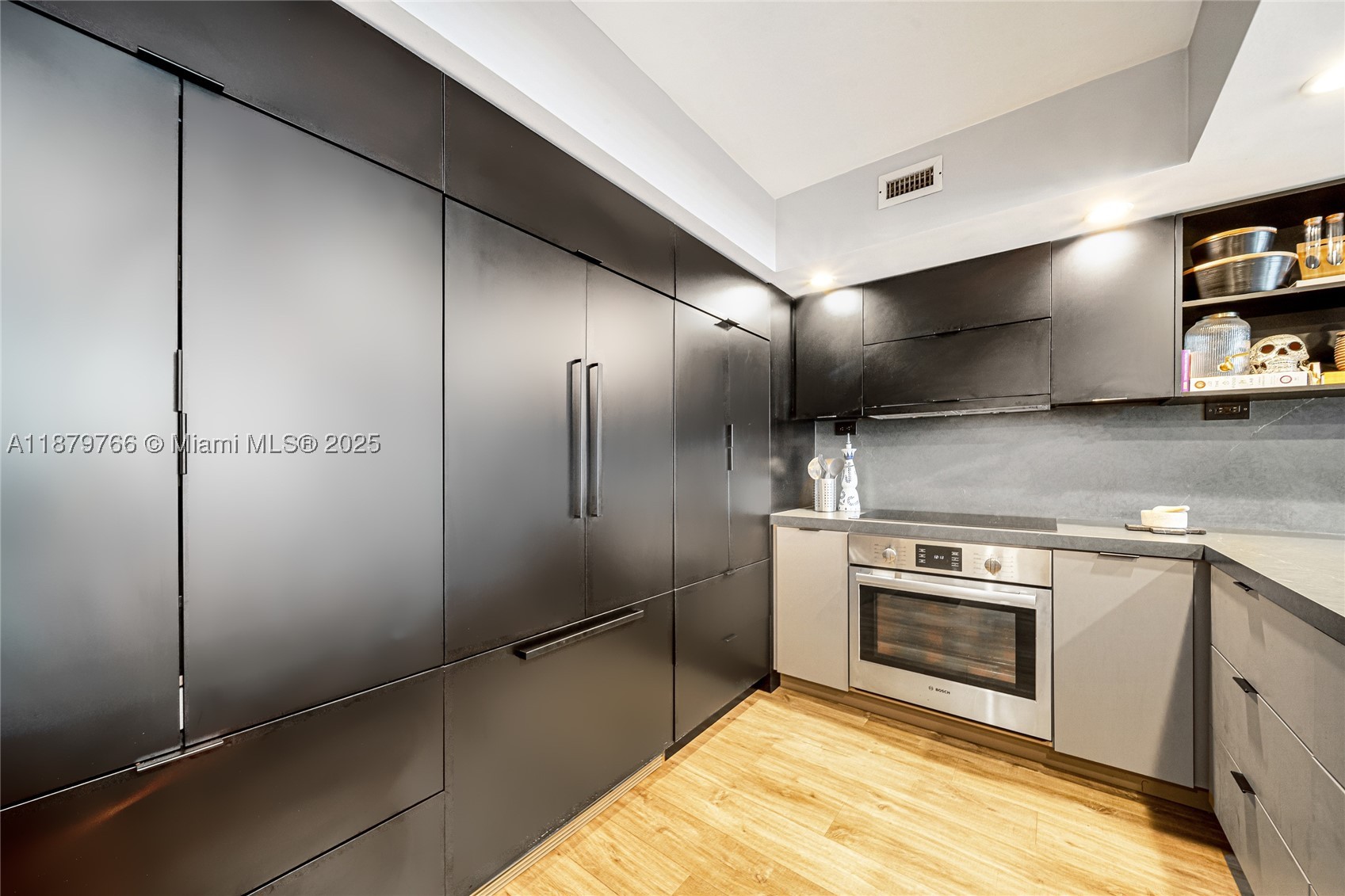 5600 Collins Ave 12e Property Photo 14