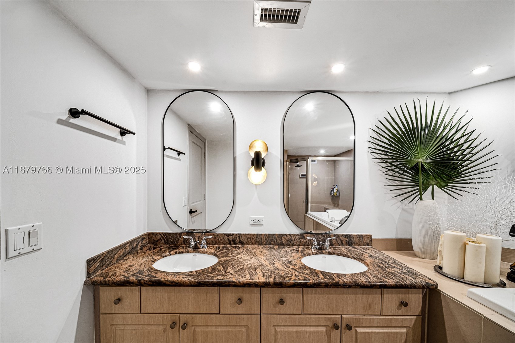 5600 Collins Ave 12e Property Photo 33
