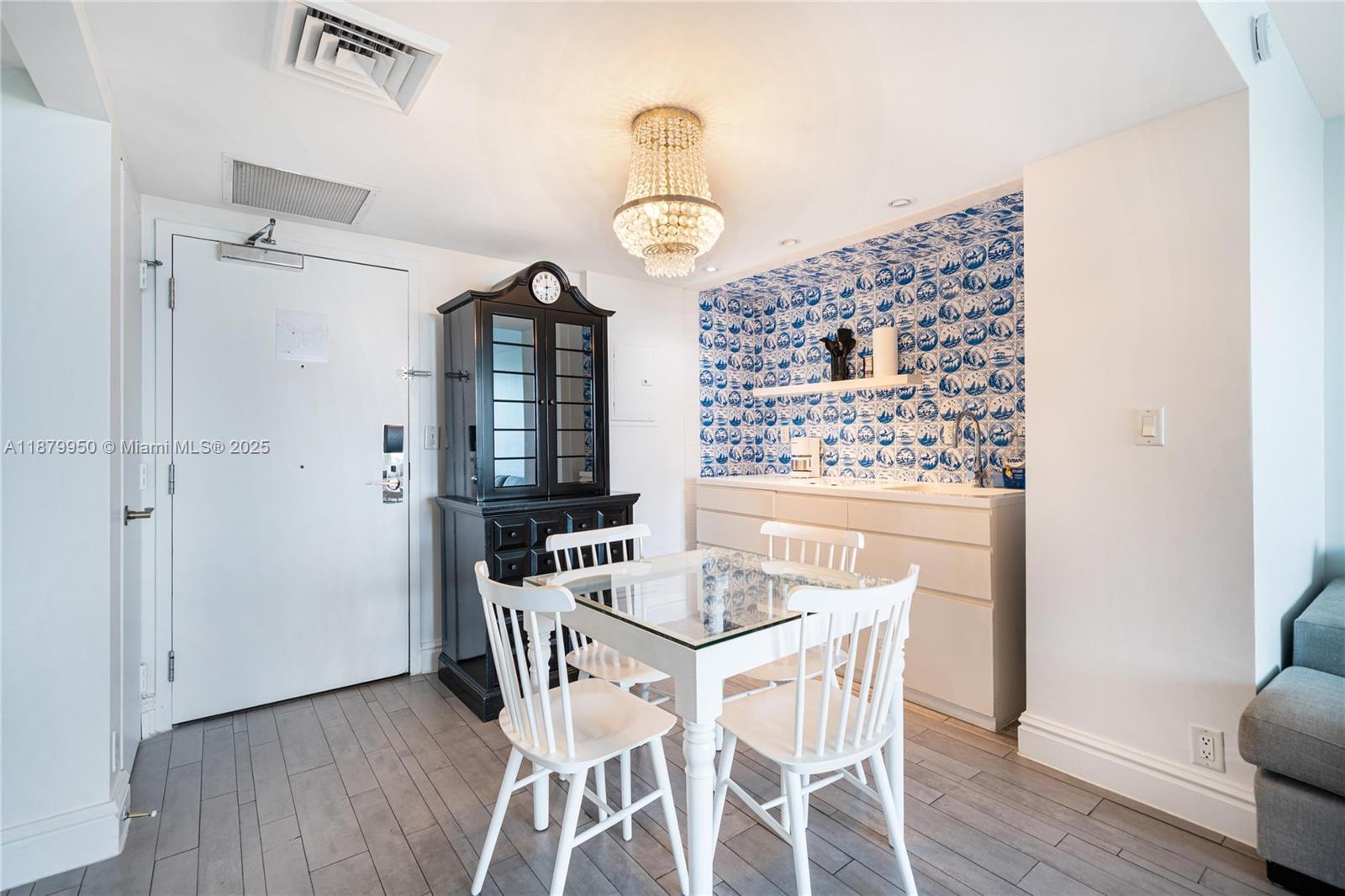 A11879950 Property Photo 4