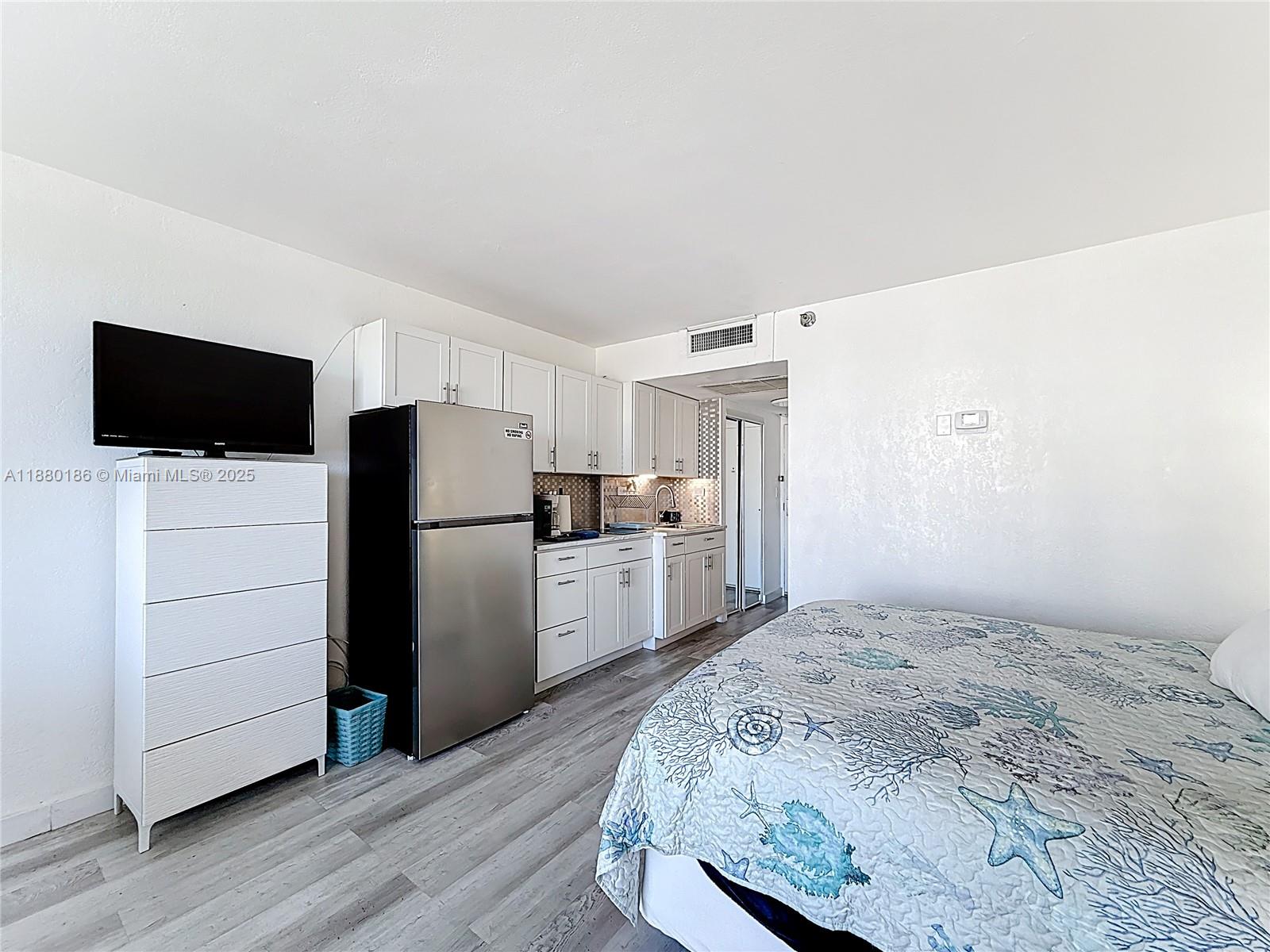 19201 Collins Ave 636 Property Photo 13