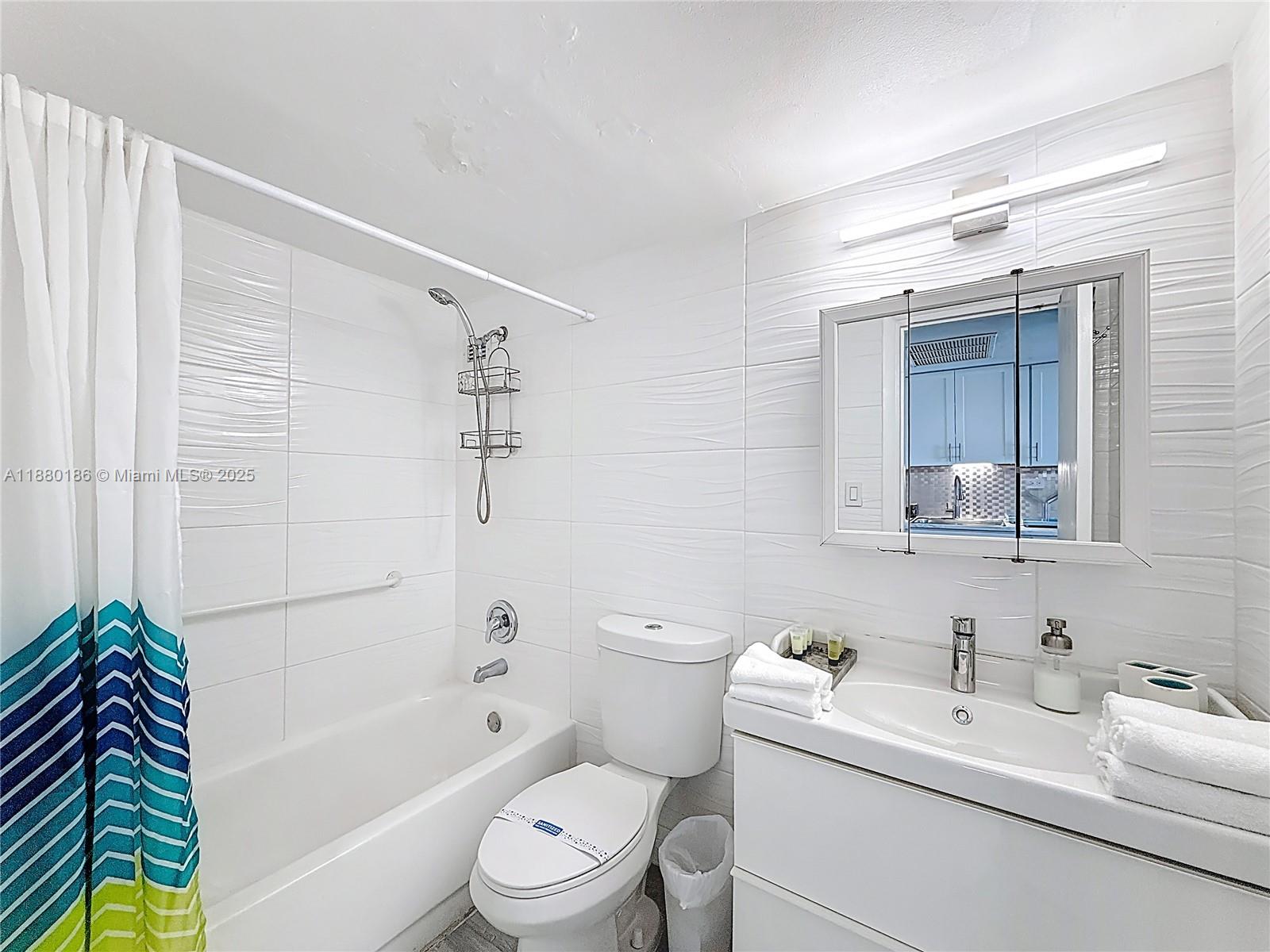 19201 Collins Ave 636 Property Photo 17