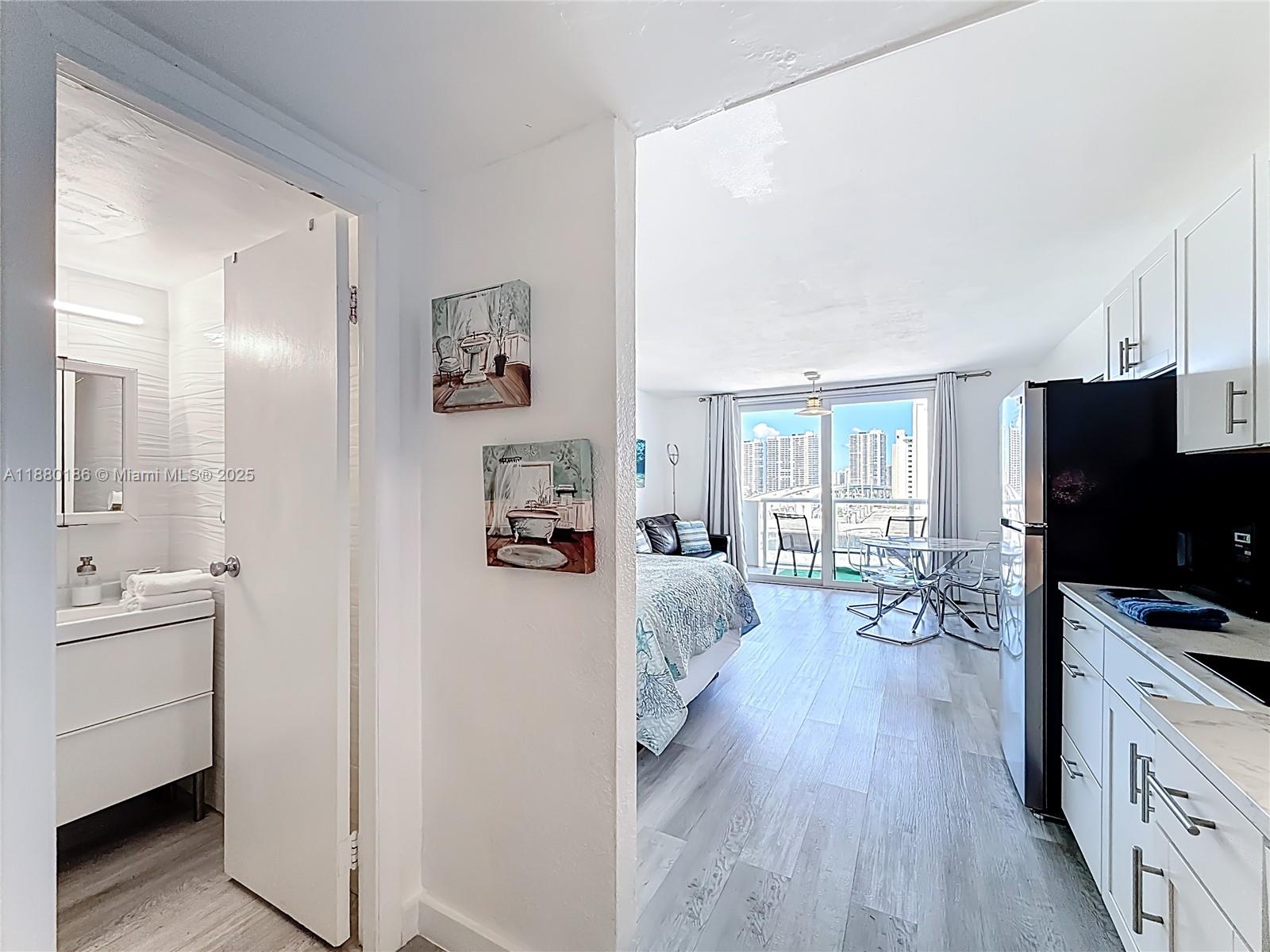 19201 Collins Ave 636 Property Photo 18
