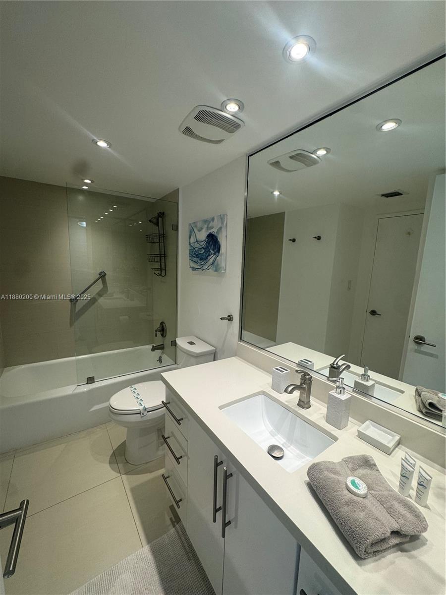 5151 Collins Ave 923 Property Photo 10