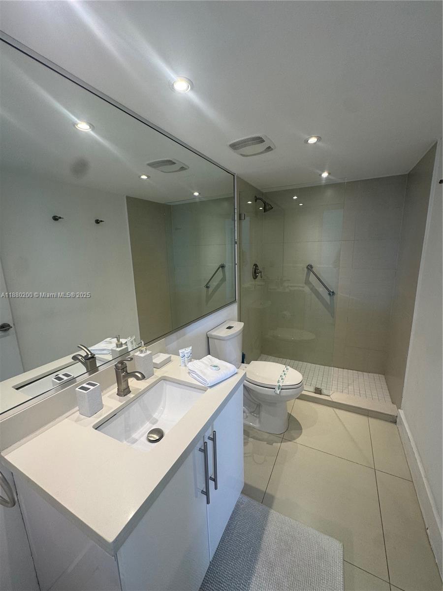 5151 Collins Ave 923 Property Photo 14