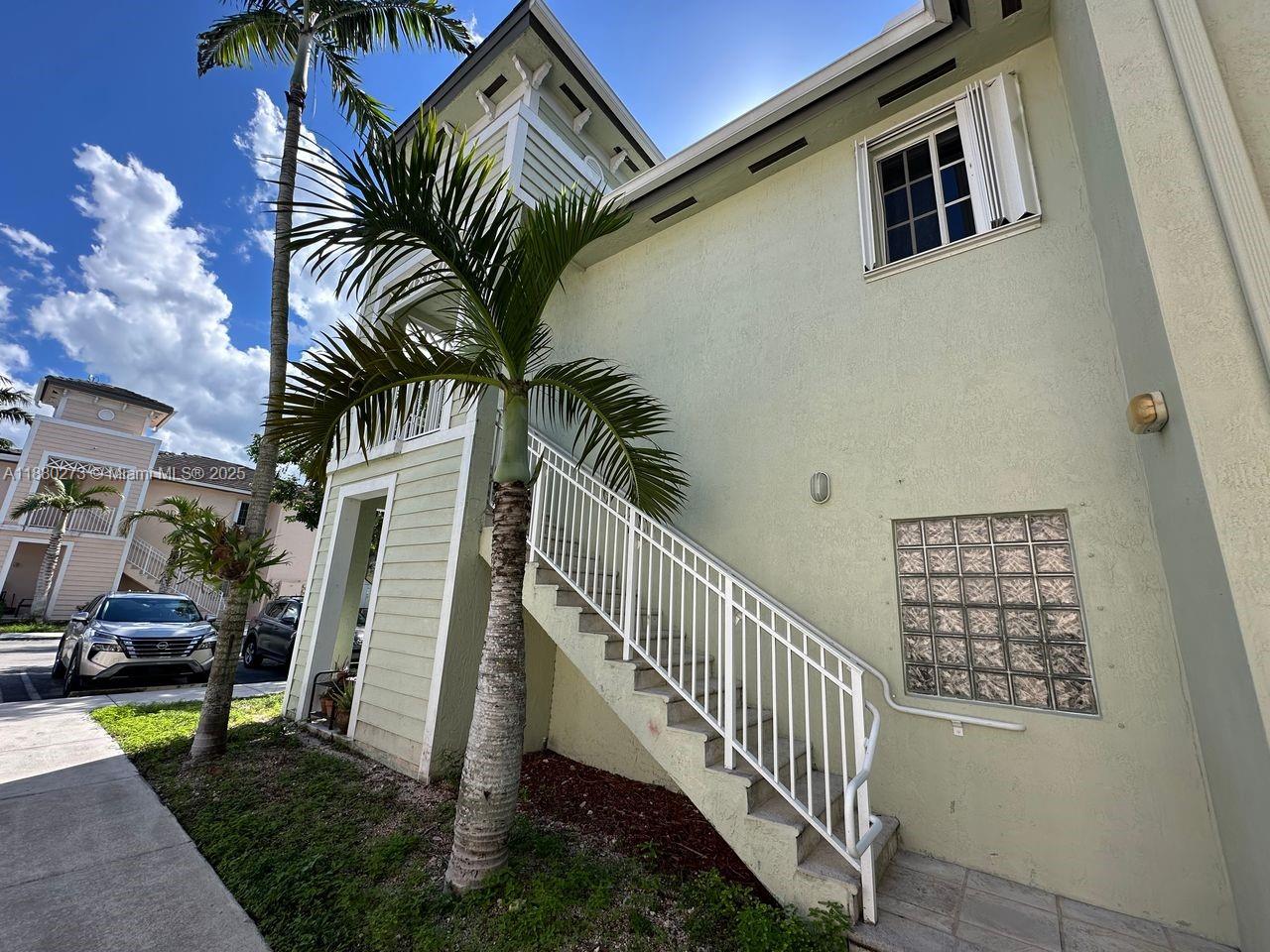 2641 Ne 4th St 204 Property Photo 2