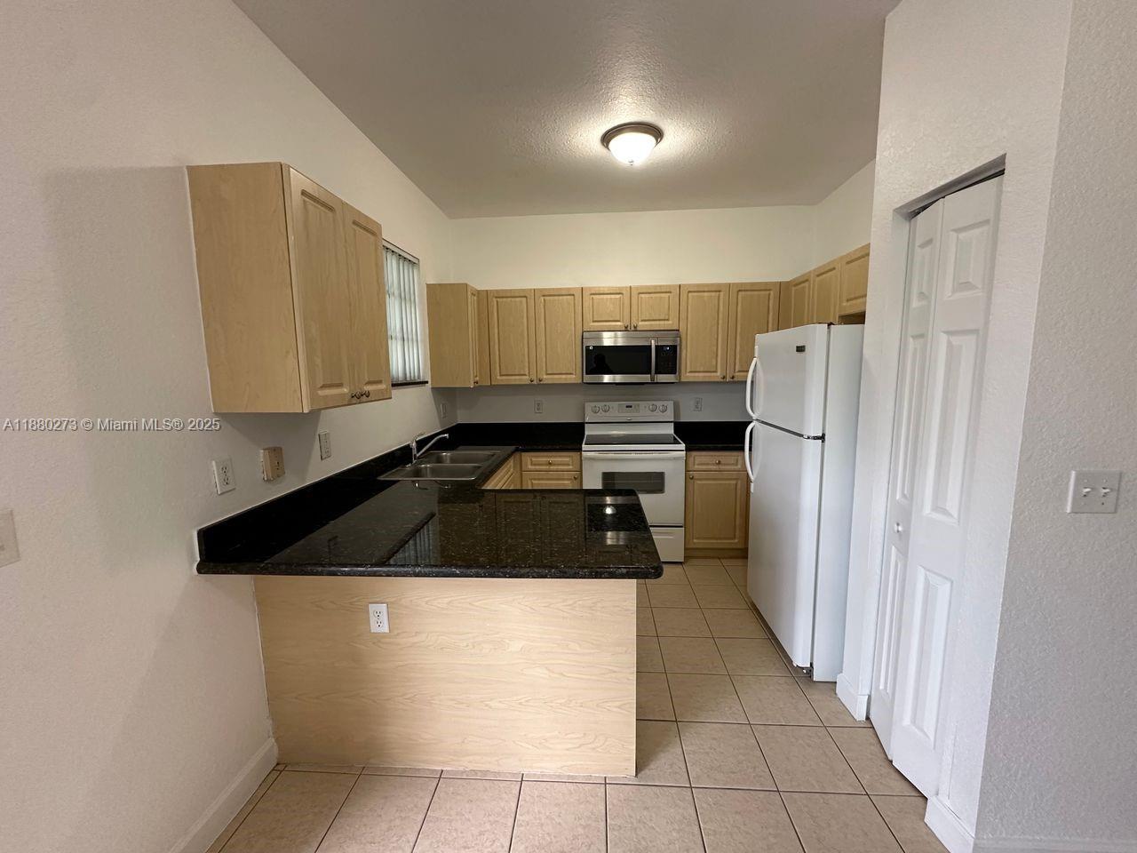 2641 Ne 4th St 204 Property Photo 7