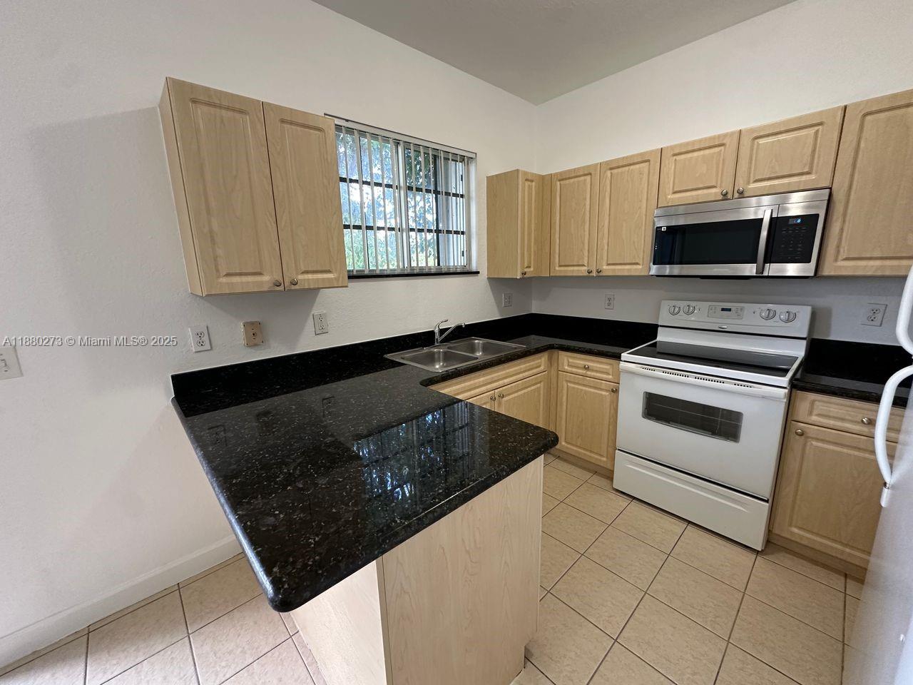 2641 Ne 4th St 204 Property Photo 8