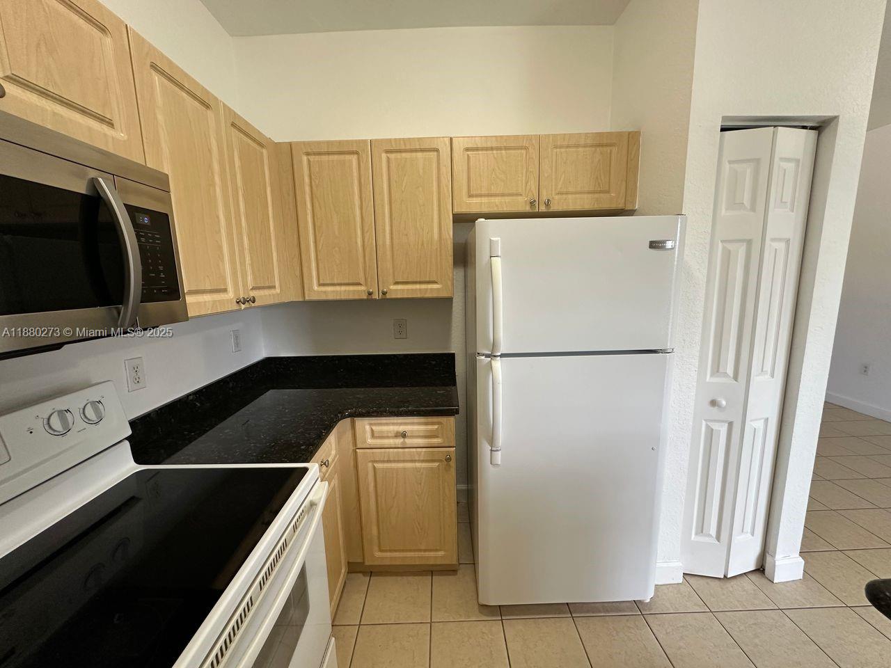 2641 Ne 4th St 204 Property Photo 9