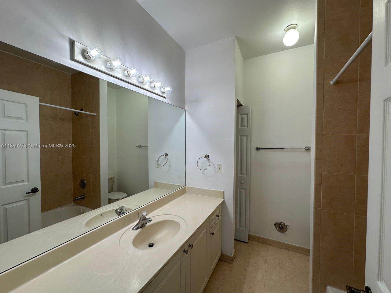 2641 Ne 4th St 204 Property Photo 13