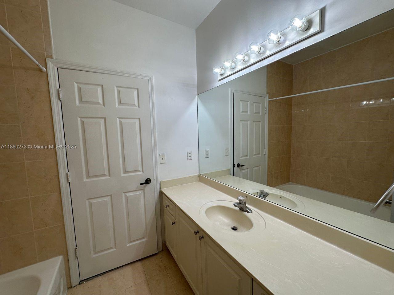 2641 Ne 4th St 204 Property Photo 14