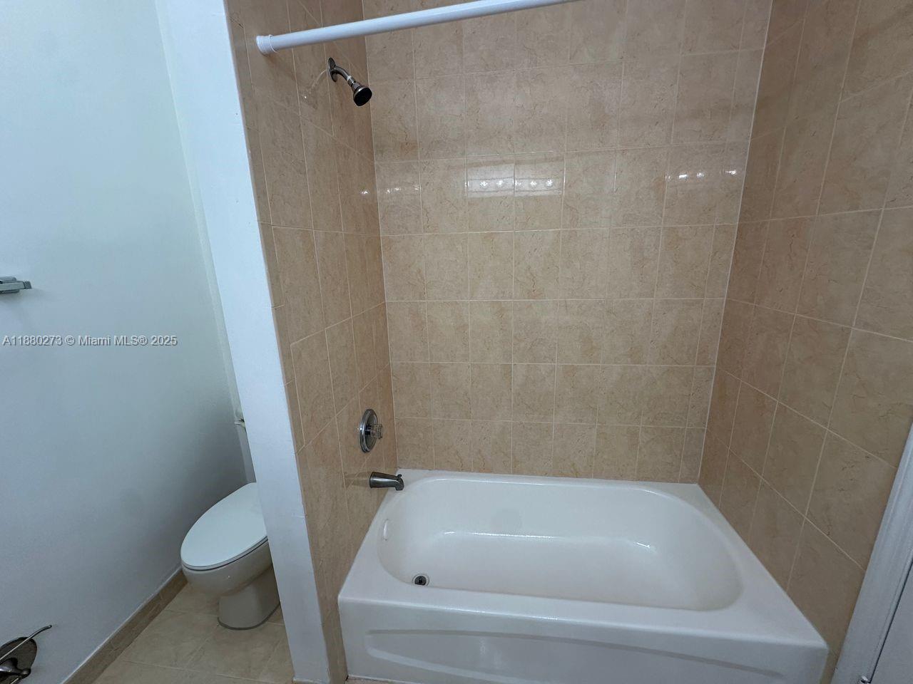 2641 Ne 4th St 204 Property Photo 15