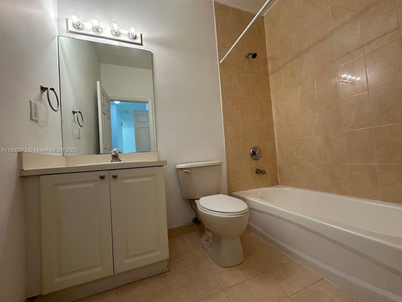 2641 Ne 4th St 204 Property Photo 21