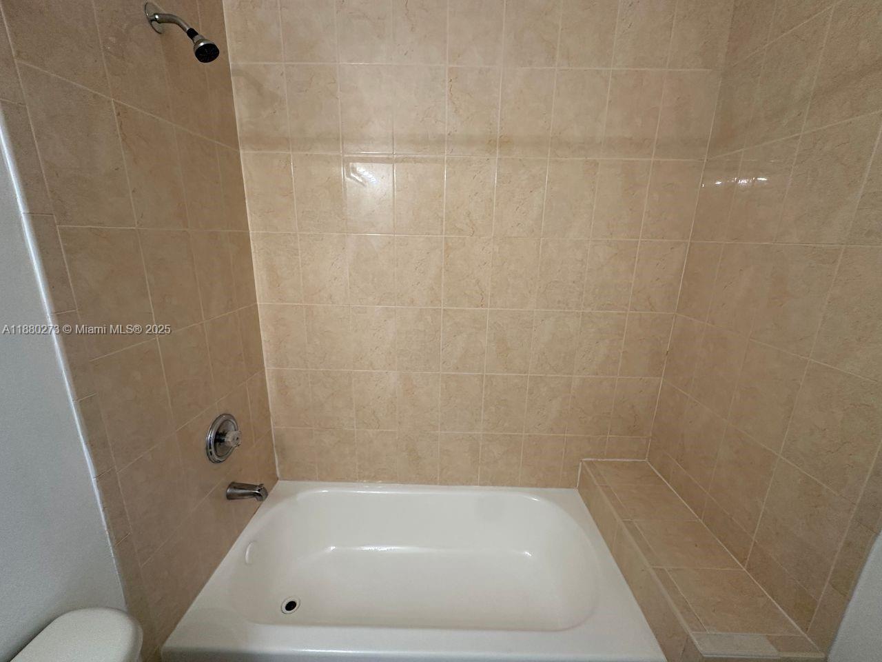 2641 Ne 4th St 204 Property Photo 22