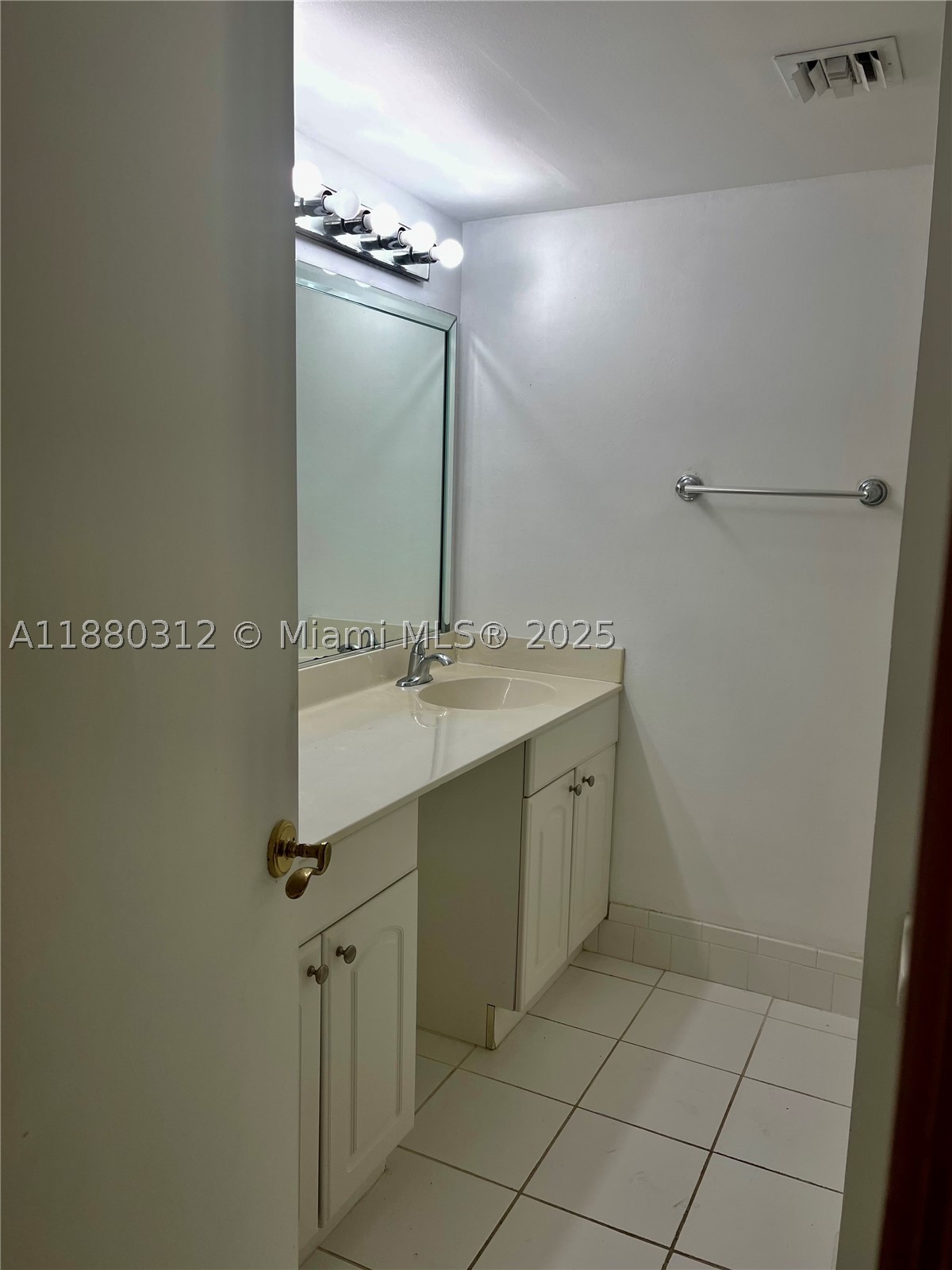 6800 Cypress Rd 408 Property Photo 14