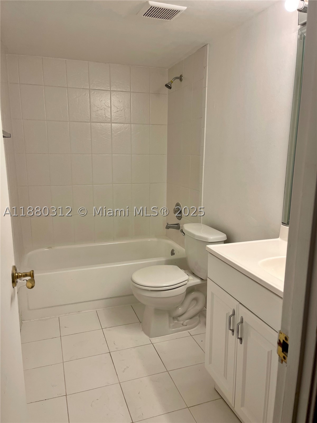 6800 Cypress Rd 408 Property Photo 18
