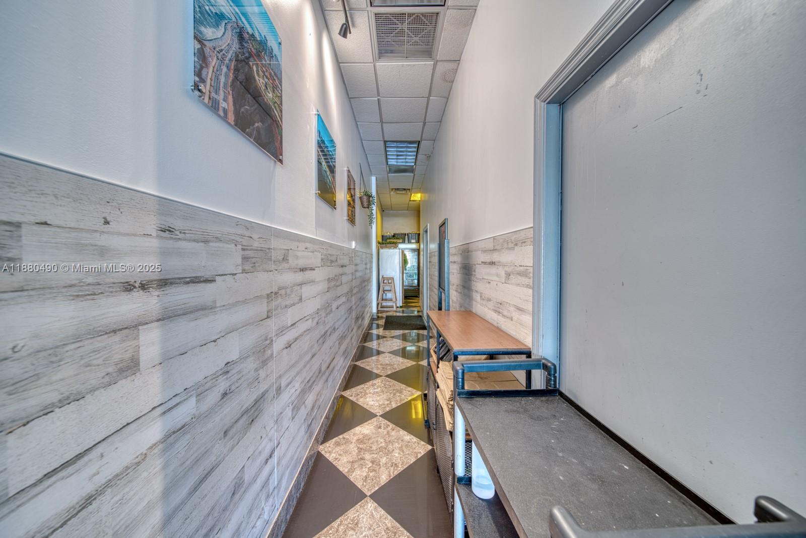 A11880490 Property Photo 6