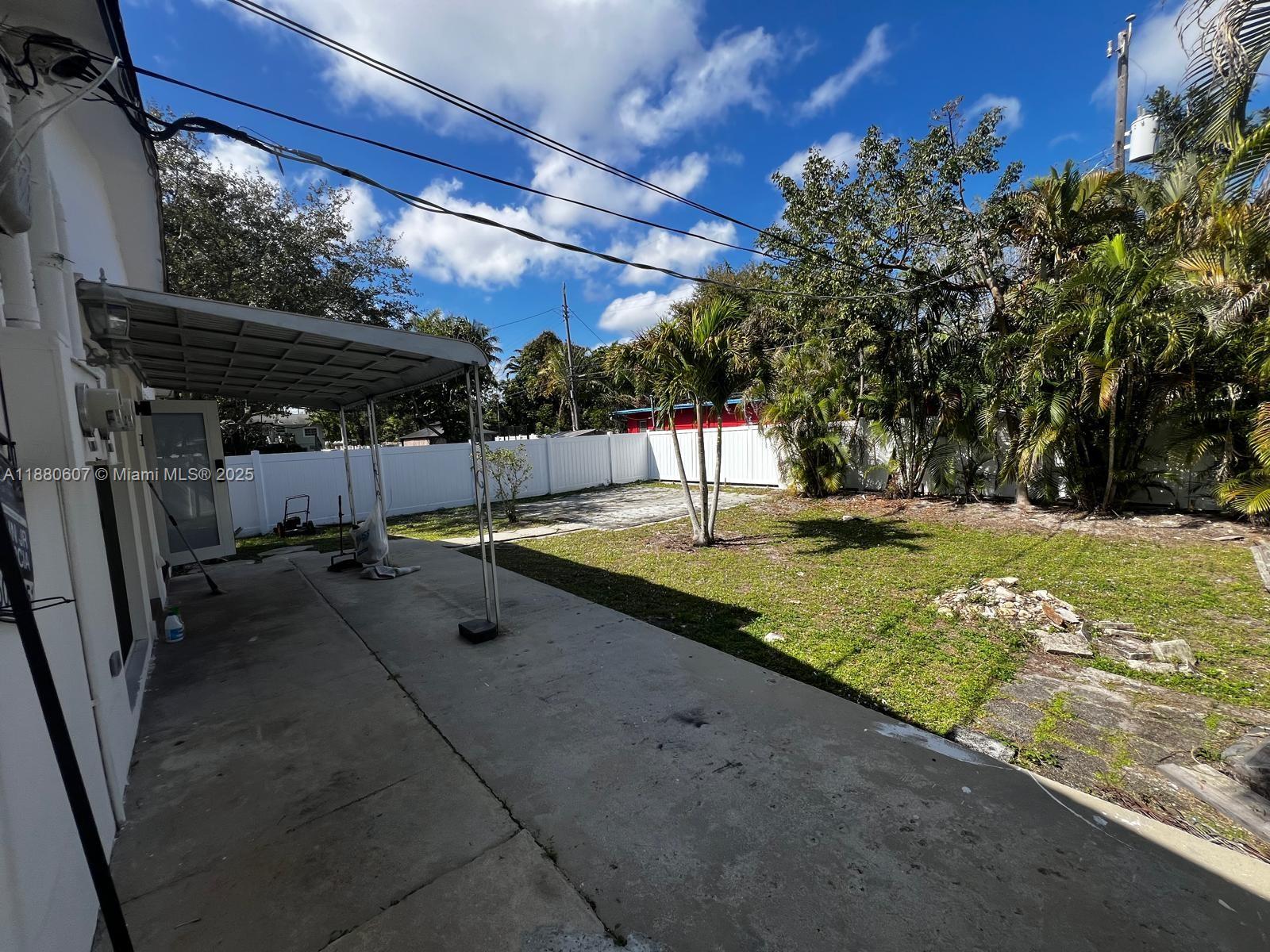 222 Sw 8th St C Property Photo 10