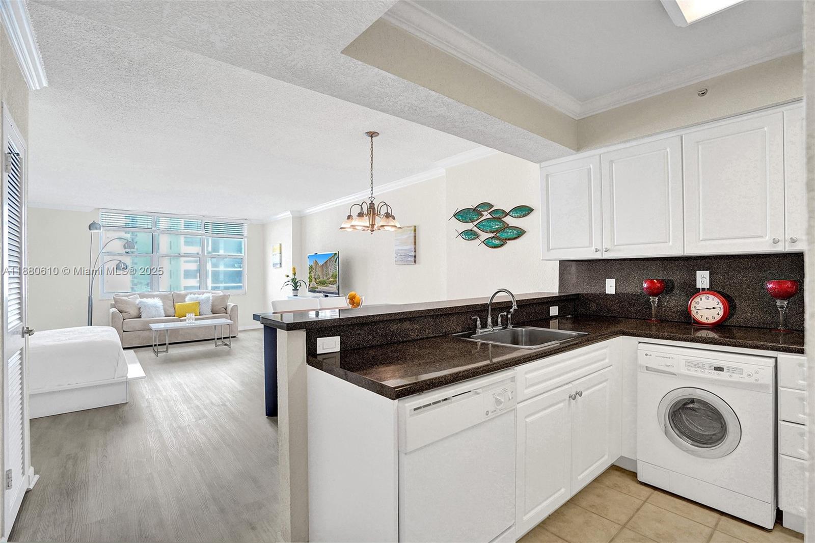 2501 S Ocean Dr 903 (available Now) Property Photo 7