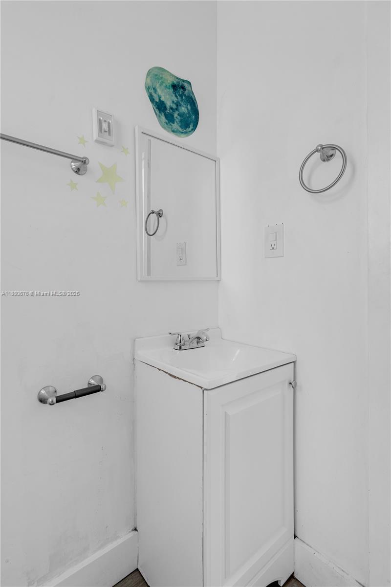 110 Nw 9th Ave 3 Property Photo 5