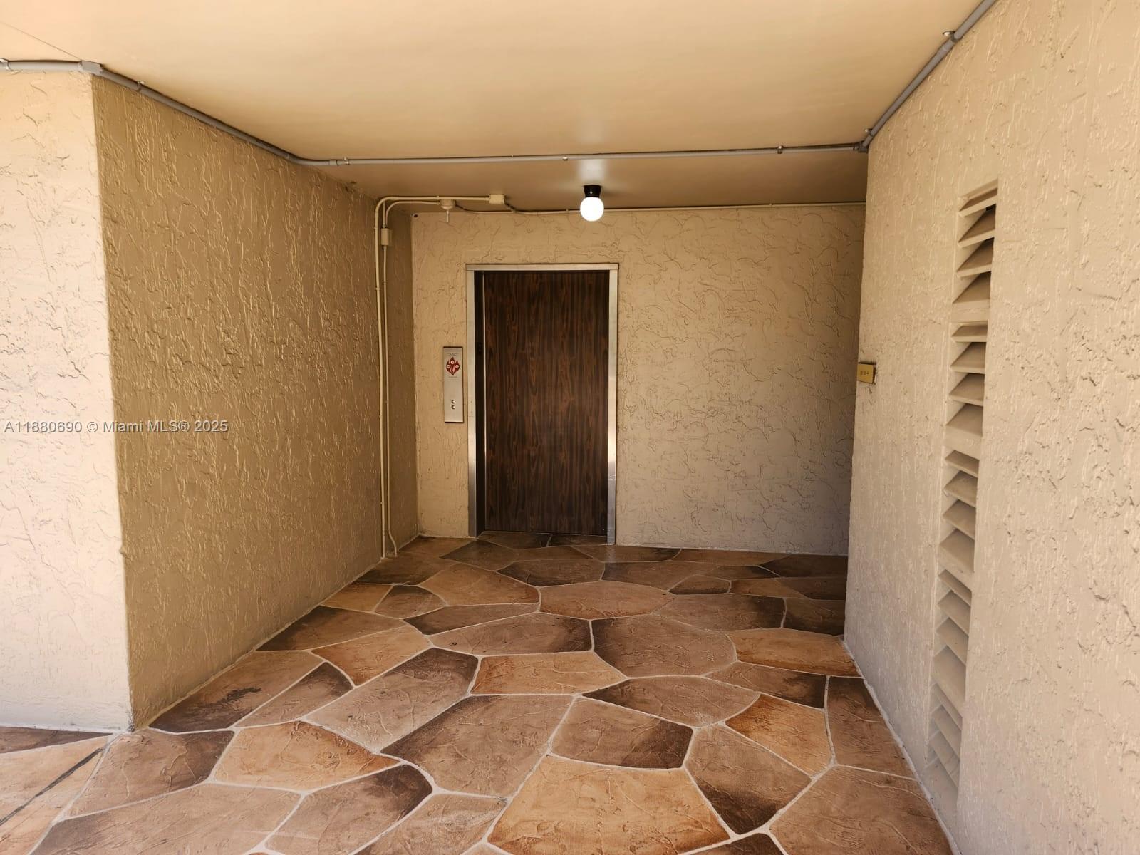 A11880690 Property Photo 21