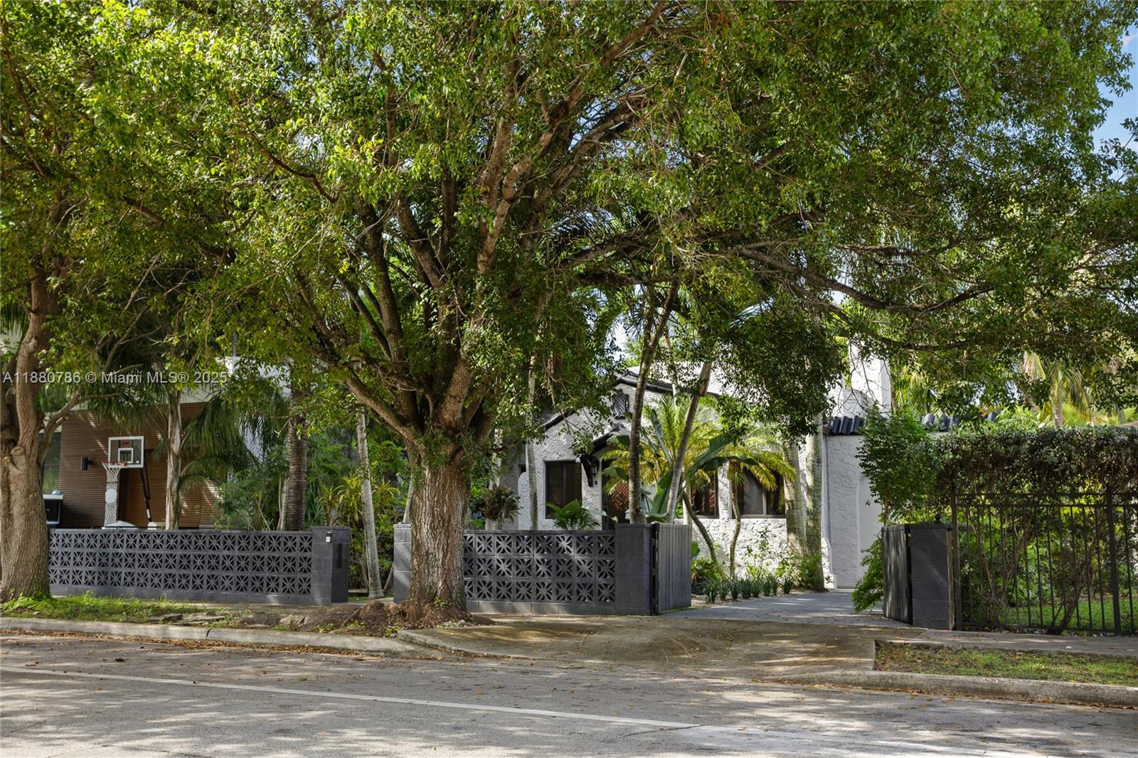 452 Sw 21st Rd Property Photo 4