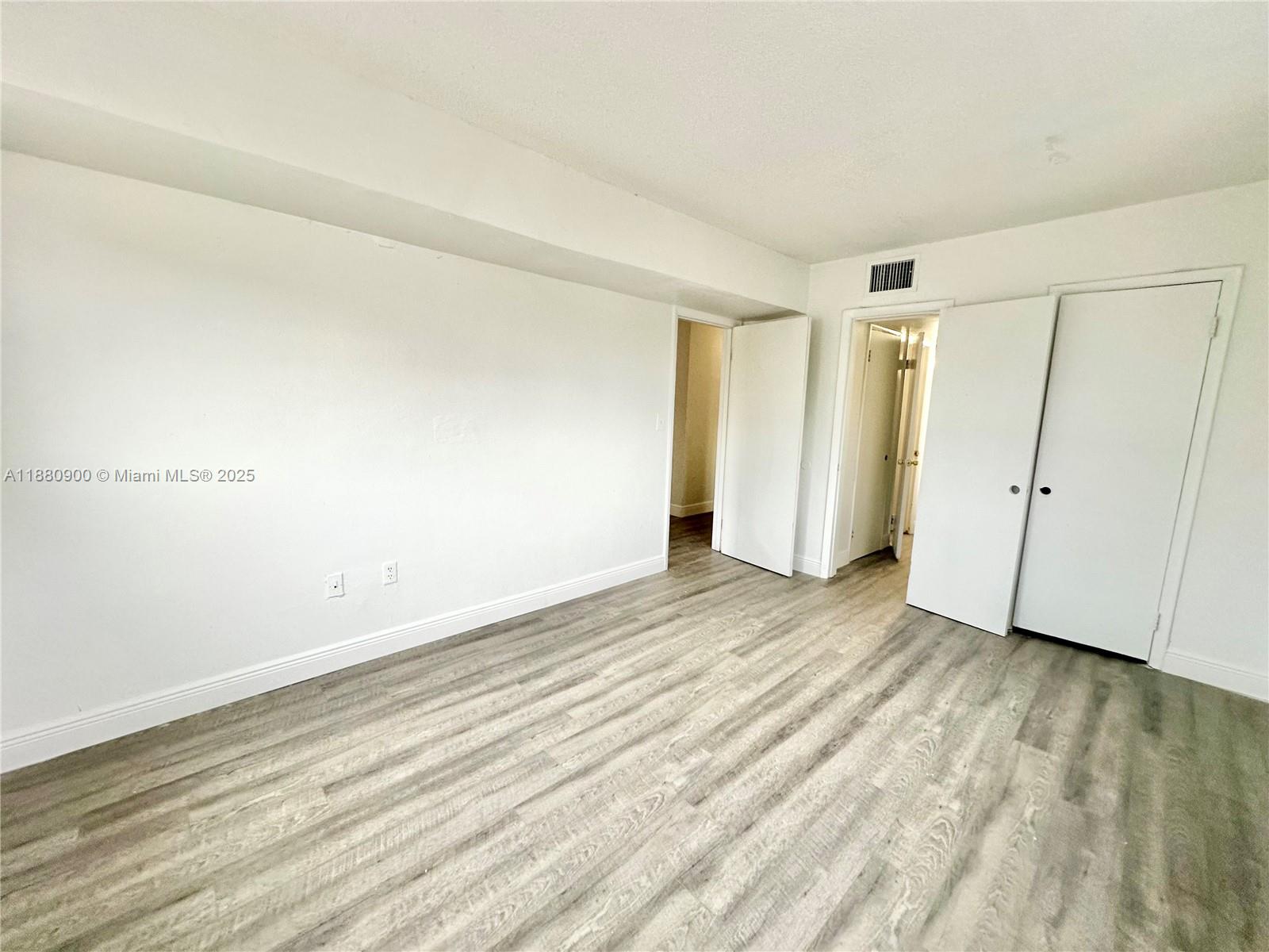 13285 Ne 6th Ave 401 Property Photo 5