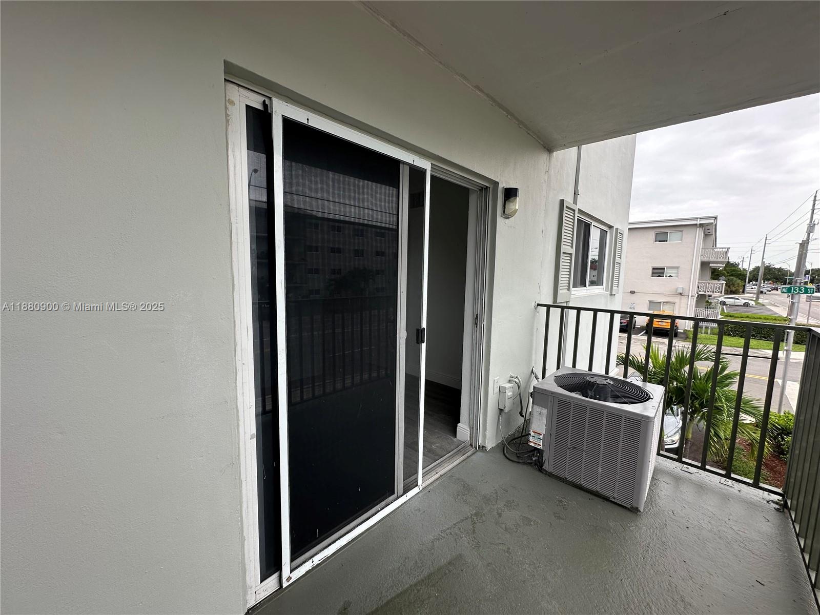 13285 Ne 6th Ave 401 Property Photo 13