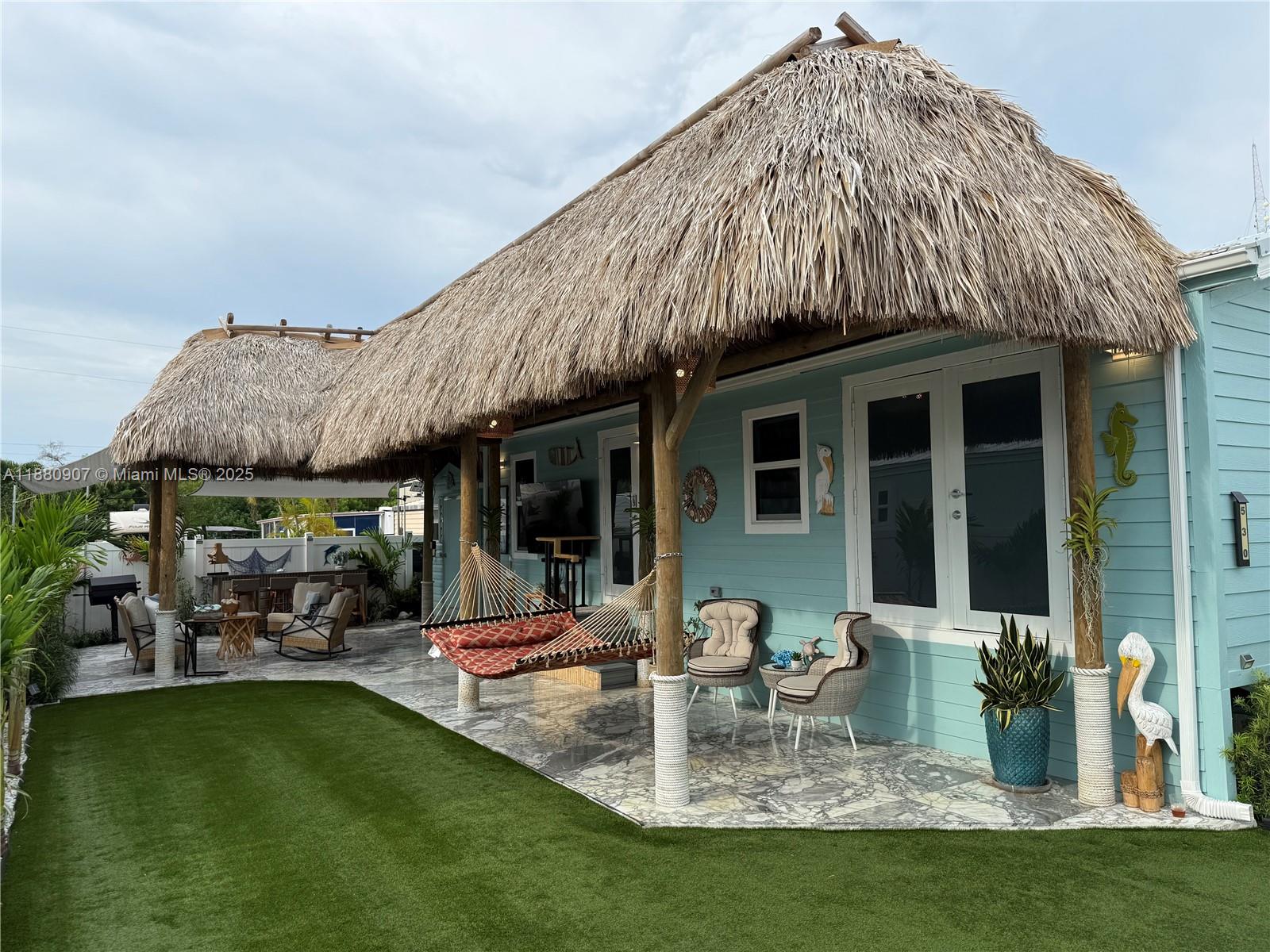 325 Calusa St Property Photo 1