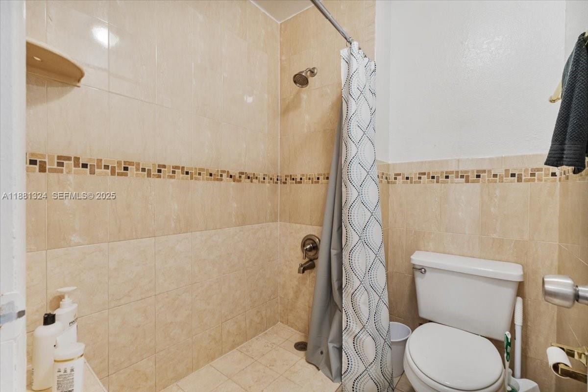 16273 Laurel Dr 7 Property Photo 10