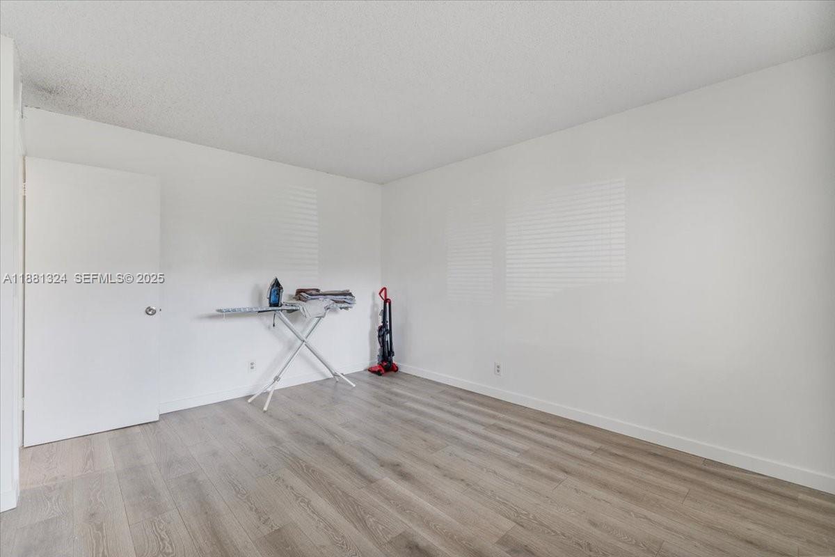 16273 Laurel Dr 7 Property Photo 15