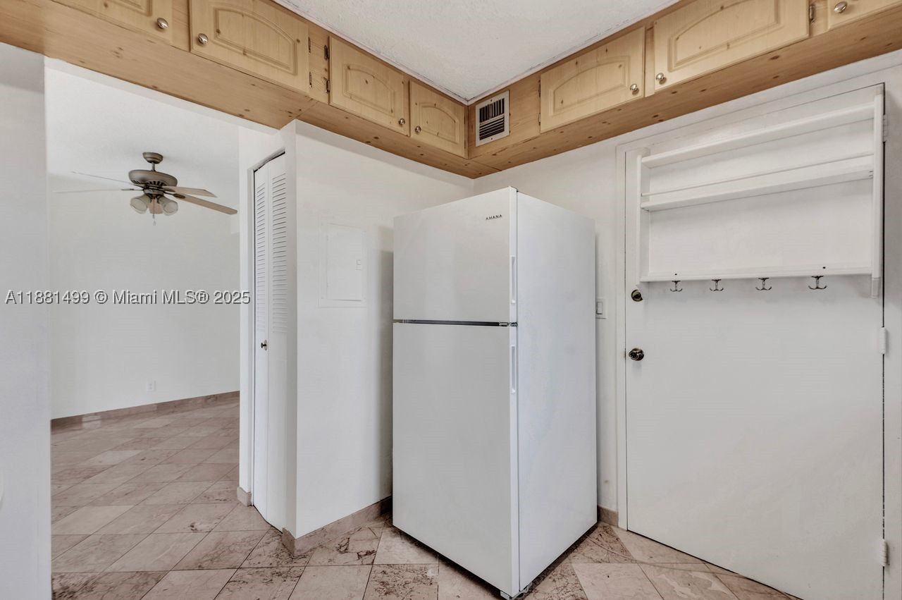 2025 Ne 164th St 716 Property Photo 3