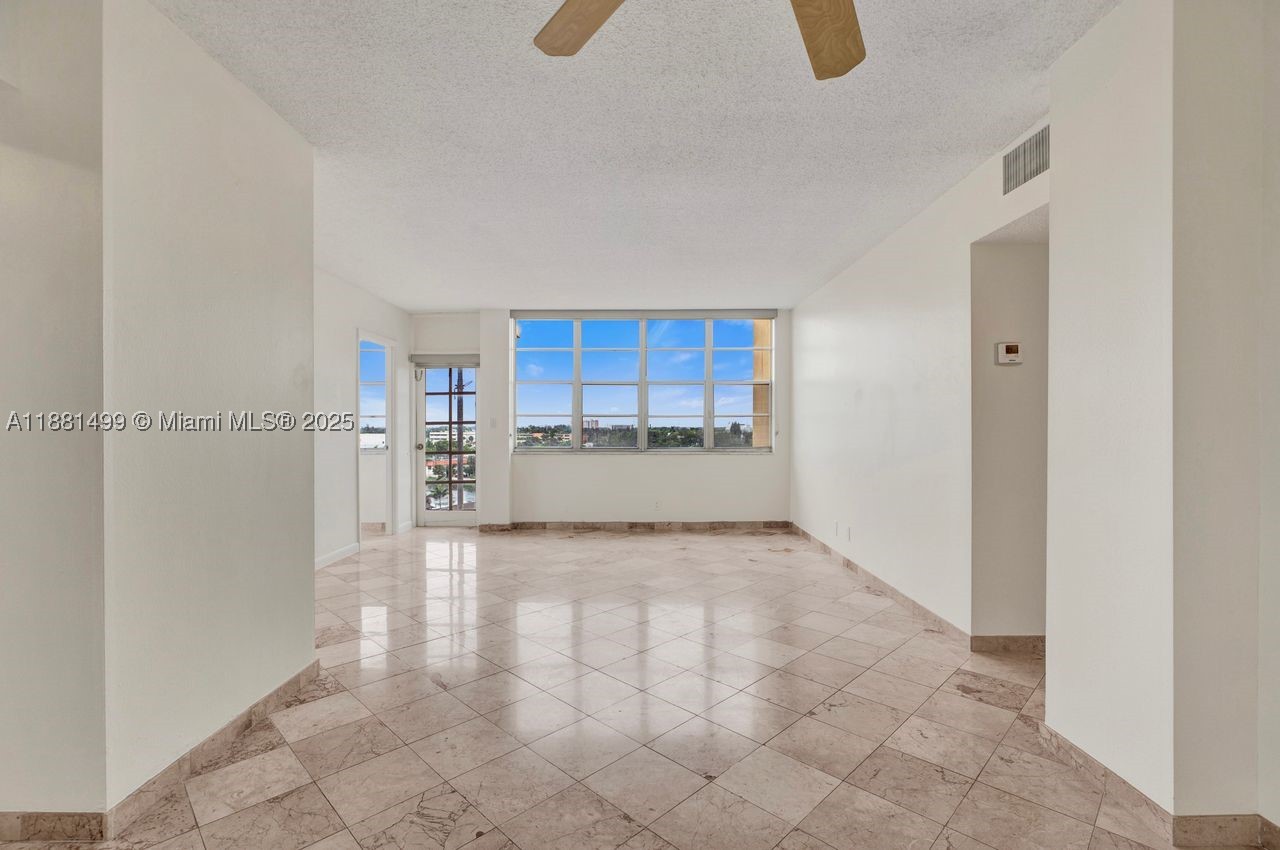 2025 Ne 164th St 716 Property Photo 5