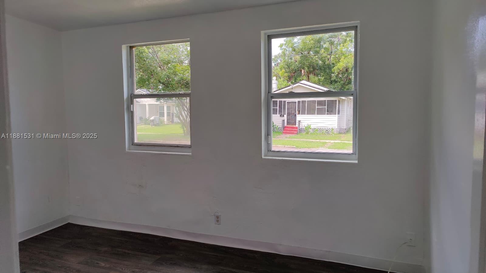 1630 Barnett St Property Photo 11