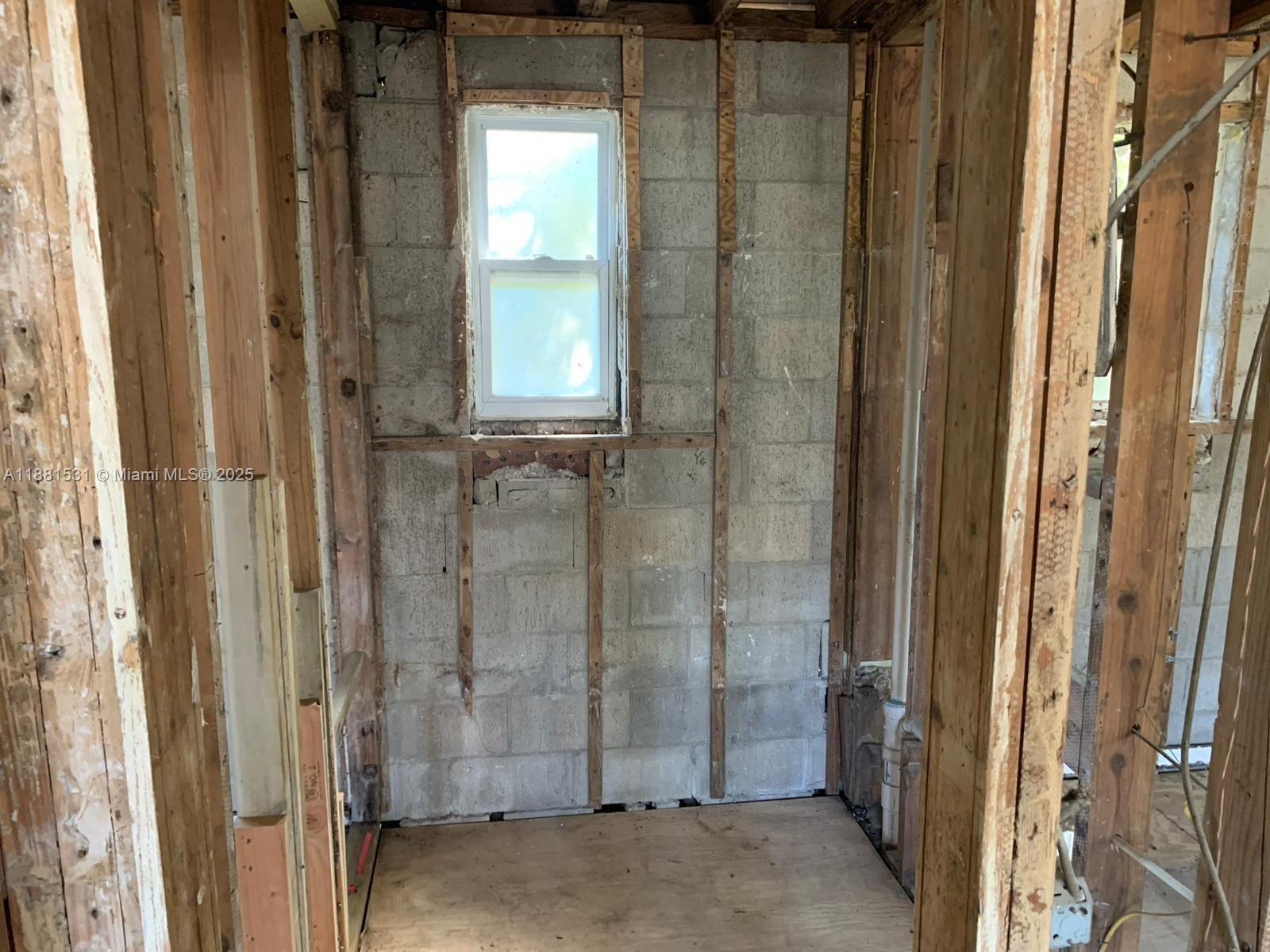 1630 Barnett St Property Photo 15