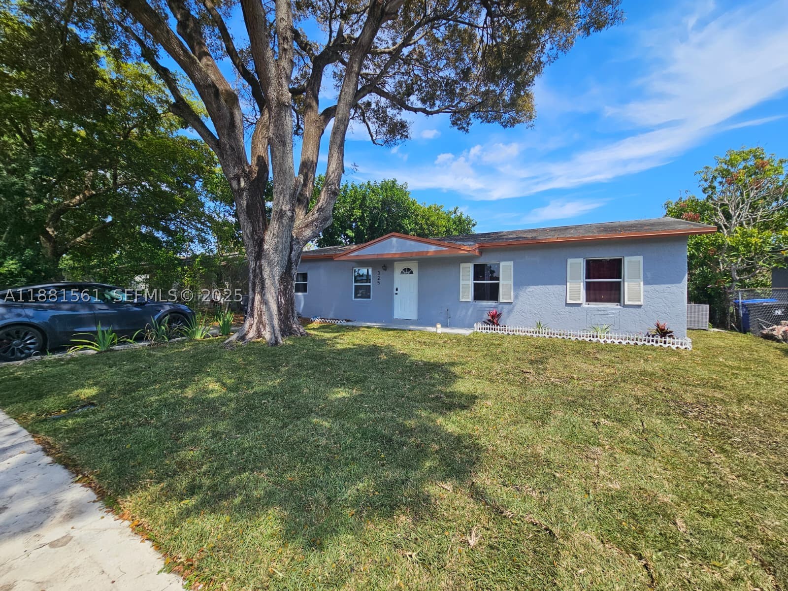 325 Sw 80th Ter Property Photo 3