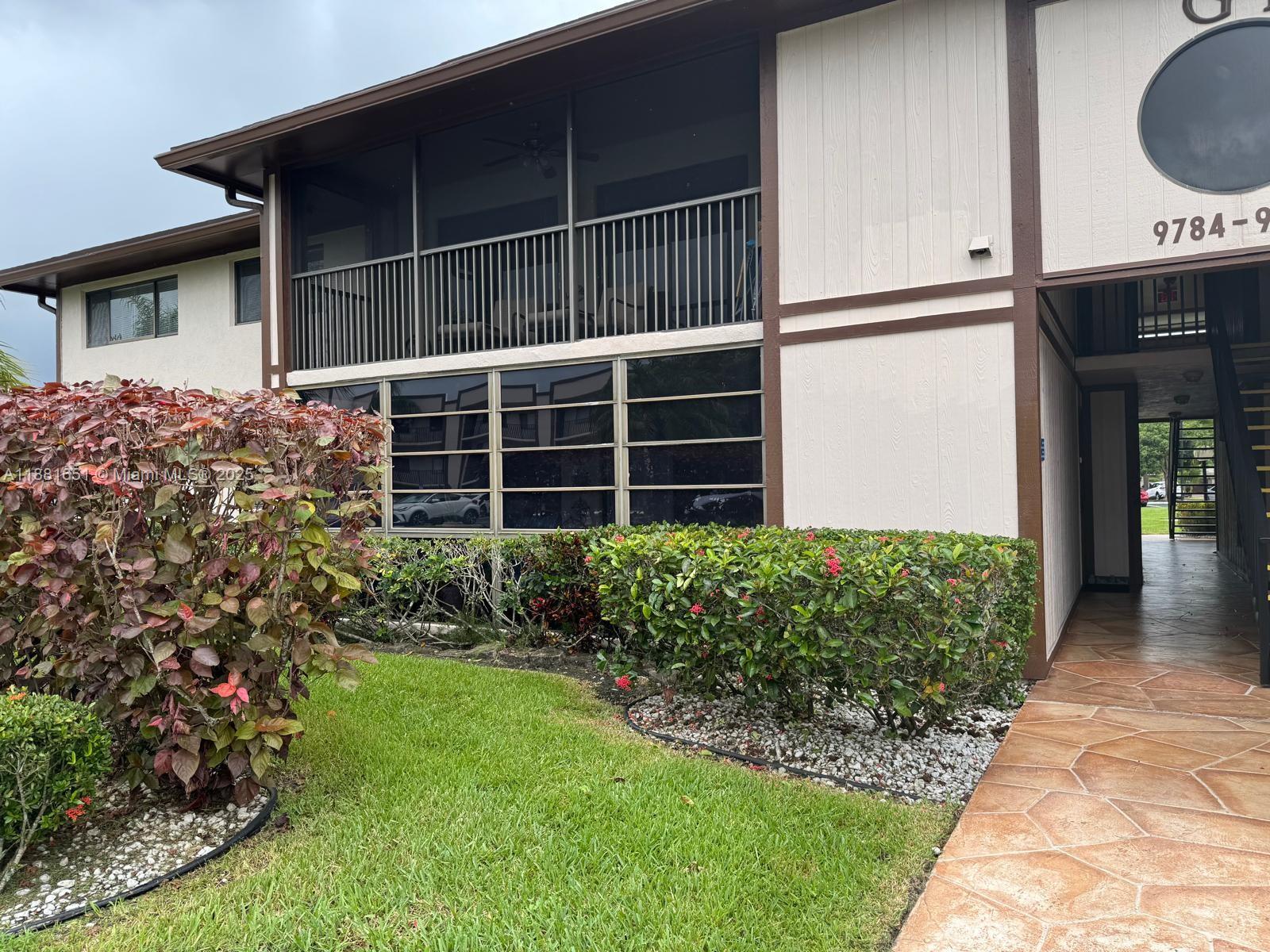 9794 N Belfort Cir 202 Property Photo 1