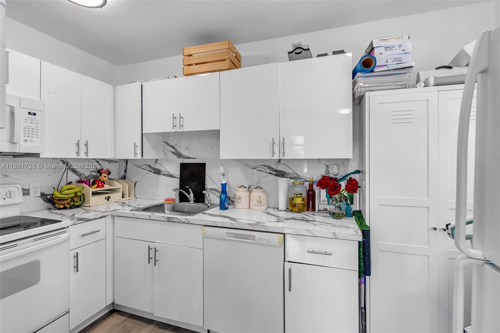 3380 Nw 8th Pl Property Photo 6